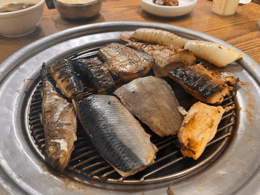 강원도-속초-중앙시장-맛집-현지인-추천-수요미식회-클리앙-더쿠-순위-물회-생선구이-정리-베스트10-가성비-저렴한-대게-5대-롯데리조트-체스터톤스-내돈내산-대포항-포장-카페-순두부-초당