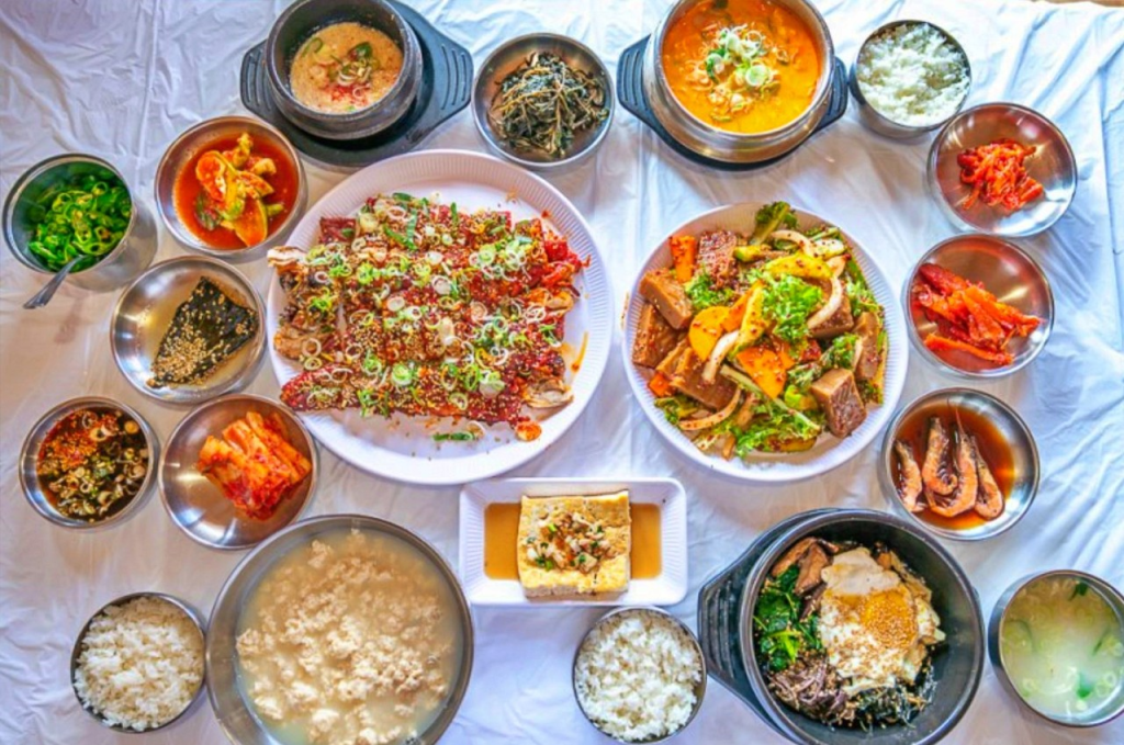 강원도-속초-중앙시장-맛집-현지인-추천-수요미식회-클리앙-더쿠-순위-물회-생선구이-정리-베스트10-가성비-저렴한-대게-5대-롯데리조트-체스터톤스-내돈내산-대포항-포장-카페-순두부-초당